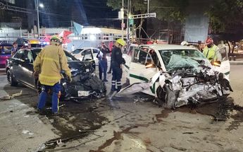 Taxi por aplicacion choca en la colonia Roma / Juan Carlos Gutiérrez