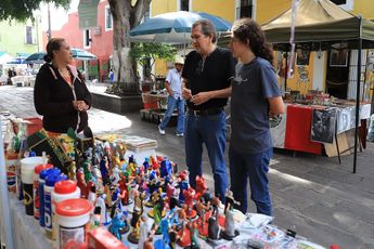 Visitantes pueden hallar múltiples cosas en el callejón, que van desde arte hasta antigüedades / EsImagen