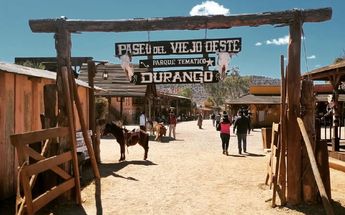 Entrada del Paseo del Viejo Oeste