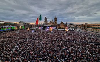 El Zócalo luce lleno para el concierto de Grupo Firme / Twitter: Claudia Sheinbaum.
