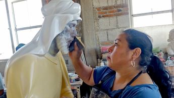 La familia Ramírez elabora de 20 a 25 mil piezas durante el año | Jesús Zavala