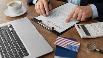 Algunos titulares de Visa pueden desconocer las razones que llevaron a la revocación / Freepik