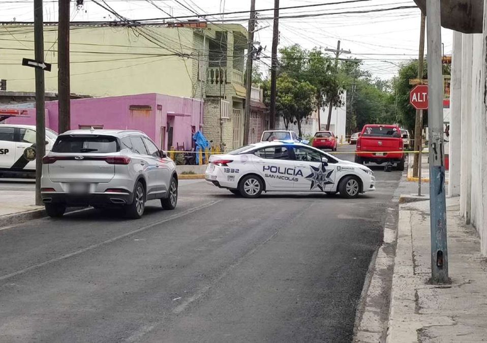 El cuerpo se halló cerca de una camioneta pick up estacionada. | Agustín Martínez