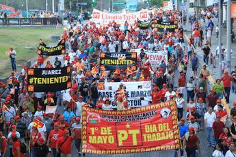 Marcha por el Día del Trabajo en Monterrey / Leonel Rocha