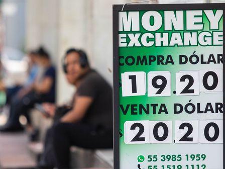 El precio del dólar varía según los movimientos bancarios | Cuartoscuro