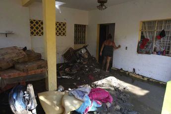 Los afectados por 'Otis han limpiado sus casas tras el paso de este huracán. | Ariana Pérez