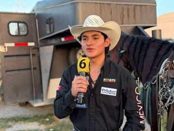 El joven saltillense trabaja junto a su caballo para fortalecer la coordinación en cada prueba. | Jesús Villegas