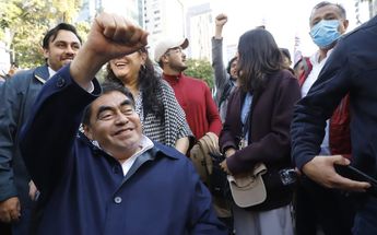 Gobernador de Puebla en la "marcha del pueblo" en CdMx