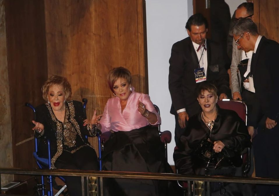 Silvia Pinal conmovida por su homenaje en Bellas Artes
