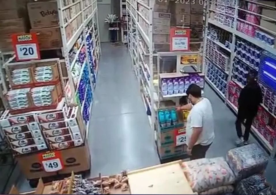 Captan robo en tienda de autoservicio en la colonia Bugambilias, en Juárez