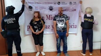 Armas, cartuchos y más de 400 dosis de droga fueron aseguradas en dos acciones distintas en Uruapan | Foto: Especial