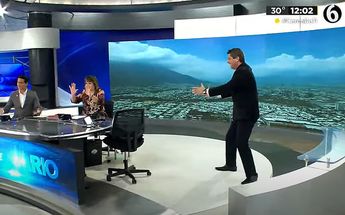 Luis Carlos intentó bailar con la licenciada