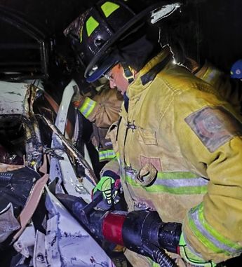 Personal de bomberos confirmó la muerte de cuatro personas en la cabina del vehículo | Michel Torres Villanueva