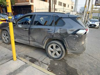 La camioneta tipo SUV recibió impacto de un costado. | Agustín Martínez