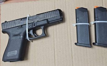 Un hombre a bordo de un autobús de pasajeros fue detenido con un arma y municiones en Galeana, Nuevo León. | Cortesía