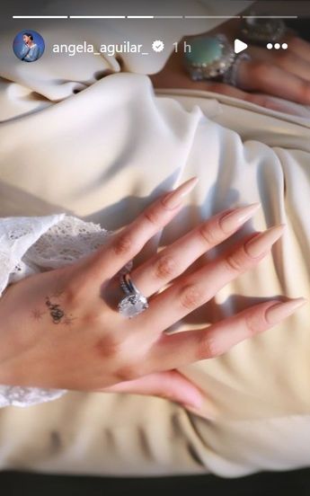 El tatuaje de Ángela Aguilar nunca había sido visto en primer plano / Captura.