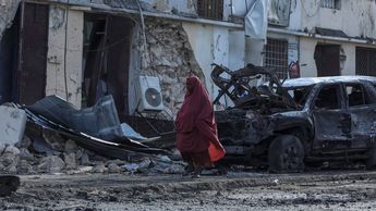 Exterior de la cafetería después de la explosión en Somalia / AFP