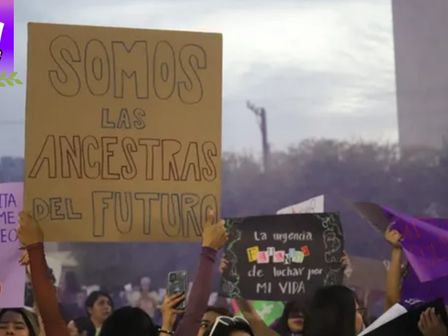 Colectivas y ciudadanas salieron a las calles de Torreón para conmemorar el 8M y reclamar mayor seguridad y respeto a los derechos de las mujeres.