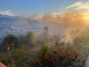 Incendio en Río Santa Catarina / Mayte Villasana