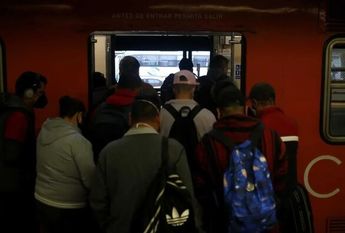 Usuarios del Metro de Ciudad de México / Ariana Pérez.