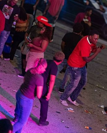 Asistentes al evento de baile colombiano protagonizaron una riña en la Línea Verde de la colonia Miguel Hidalgo.