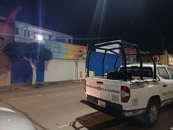 Los padres de familia se manifestaron este martes afuera del colegio Carrusel Magone para denunciar los presuntos abusos / Especial