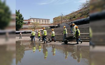 Trabajos de limpieza en mercado San Juan de Dios / Juan Carlos Munguía