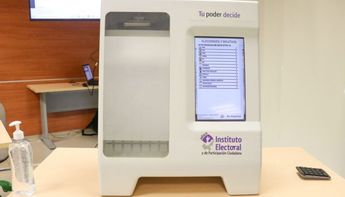 El IEC creó desde hace 20 años la primera urna electrónica en el país.