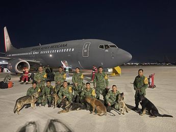 Avión humanitario / @EmbTurquia
