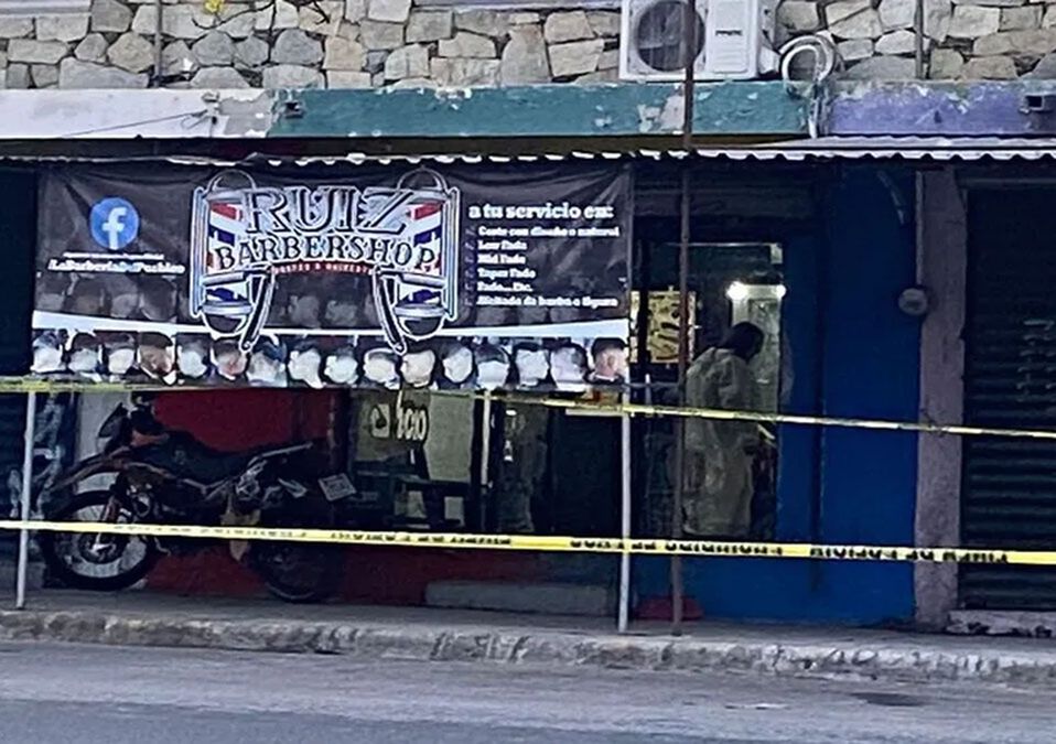 Asesinan a hombre mientras se cortaba el cabello en barbería del norte de Monterrey