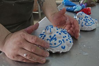 Panaderos de Tlaxcala crean las hojaldras de talavera / Melanie Torres