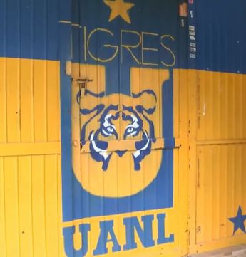 Cortina de acero que protege la tortillería. | Especial