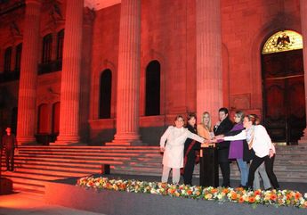Encendido de Palacio de Gobierno / Leonel Rocha