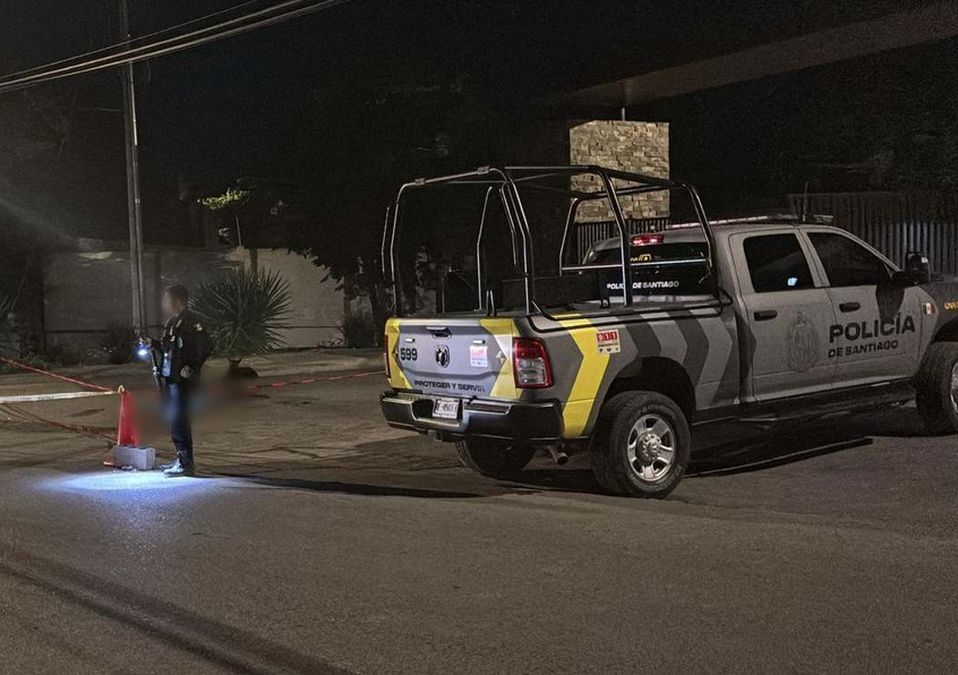 Elementos de la Policía de Santiago, Nuevo León acudieron al lugar para tomar conocimiento de los hechos. | Susana Paredes