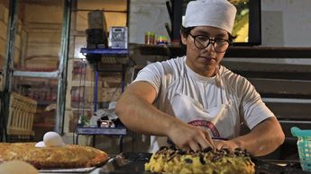 Toda la familia Toxqui Tochimani trabaja en la panadería y participa en la elaboración de la Rosca de Reyes | Andrés Lobato