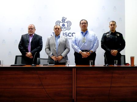 Los funcionarios ofrecen un tiempo determinado para responder a los reporteros. | Gobierno de Jalisco