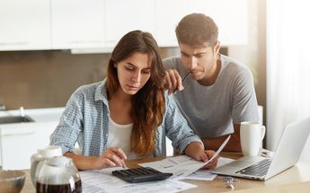 En siete de cada 10 parejas la infidelidad financiera es causa de divorcio /Freepik
