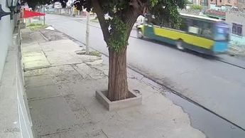 Torreón: Revelan video de choque entre camión y camioneta