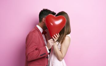 Mujer exhibe traición de su amiga por dormir con el amor de su vida