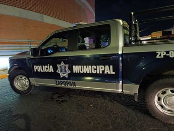 Oficiales de Zapopan acudieron para investigar lo sucedido. | Javier León