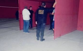 Sus familiares lo trasladaron a las instalaciones de la Cruz Roja, pero los paramédicos no lograron salvarle la vida./ Mario González.