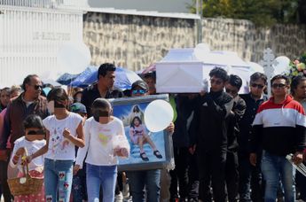La presencia de niños destacó durante la procesión realizada en honor a Génesis Mei / Melanie Torres