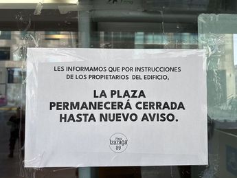 Anuncio a empleados sobre el cierre de la plaza Izazaga 89