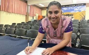 Mujer se gradua con tesis en náhuatl / UPN Morelos