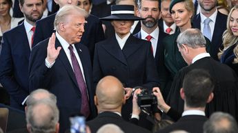Donald Trump tomando protesta como presidente de EU / AFP