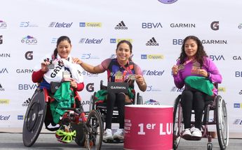 Ganadoras rama femenil categoría silla de ruedas Maratón CdMx 2022 / Araceli López