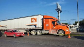 Accidente de tráiler en la carretera a Laredo en Apodaca | Especial