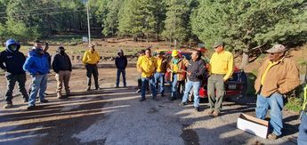 Elementos de la Comisión Nacional Forestal (Conafor) también asistieron en el siniestro. | Cortesía