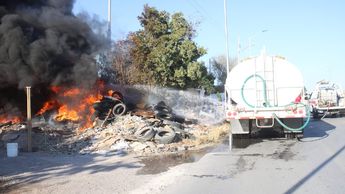 Elementos de Bomberos atendieron el llamado de emergencia y loograron controlar el incendio. | Foto Especial.