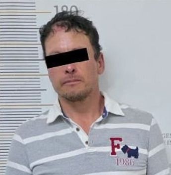 El hombre fue identificado como pareja de Carolina, con quien compartía la vivienda donde fue asesinada / X: @FiscaliaPuebla